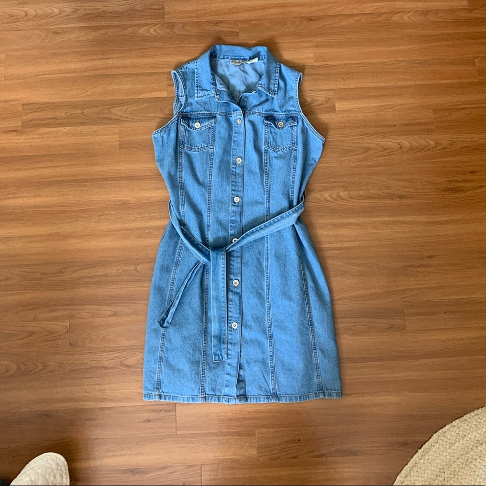 Sleeveless denim dress, button front